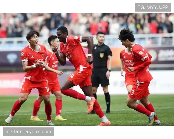 辽宁铁人勇创辉煌历史 首次挺进中超联赛掀开足球新篇章 辽宁铁人勇创辉煌历史 首次挺进中超联赛掀开足球新篇章